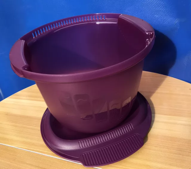 Tupperware Round Microwave Pasta Maker / Steamer 3 Quart Purple. New 