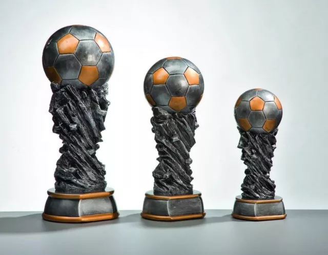 3 Pokale Fußball Figur Weltpokal mit Gravur #172d (Turnier Pokal Sieger Sport)