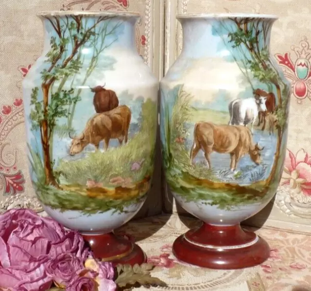 ANCIENNE PAIRE de VASES OPALINE PEINTE décor "Vaches dans le pré" XIXe Charles X