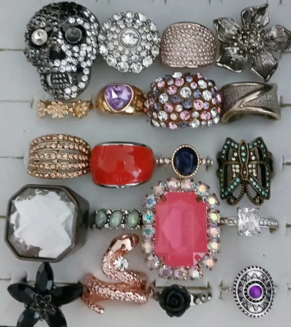 VINTAGE & MODERN COSTUME JEWELLERY  RINGS JOB LOT.  20 rings