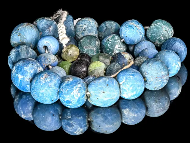 Ancient JATIM Indo-Pacific Trade Glass Beads M00665_C