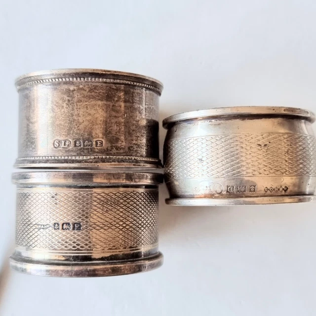 3 anelli tovagliolo argento con marchio 1929, 1941, 1953, tutti Birmingham.