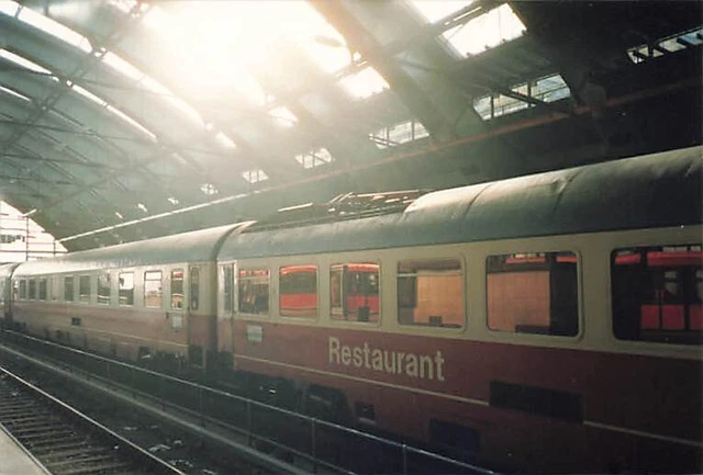 Foto Restaurantwagen Hbf Berlin 03/1992 ca. 9x13cm V3936a
