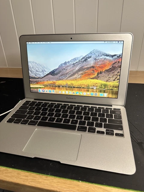 MacBook Air 11.6" - A1370, 64GB SSD, 2GB Ram  Late 2010 DEAD BATTERY