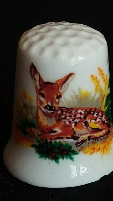 Young Chital Barbecho Fawn Venado de Cola Blanca Ciervo Ilustrados Fino China