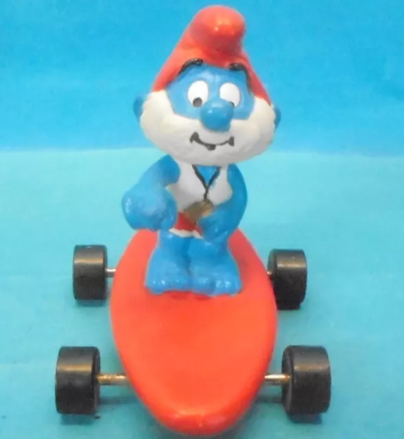 HARDEE'S smurf PAPA Schlumpf in Badehose auf Skateboard mit Aufkleber Applause