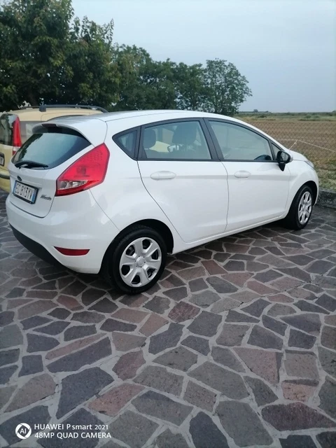 Ford Fiesta alimentata a GPL unico proprietario immatricolata anno 2010