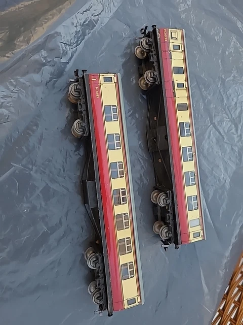 2 x Hornby Dublo OO Gauge Blood & Custard Mk1 Coaches 3 Rail See Pics