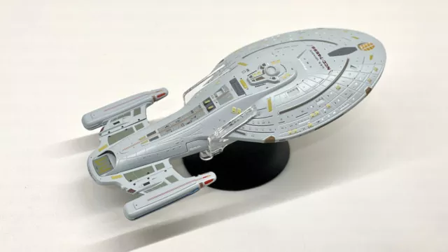 Eaglemoss Star Trek XL USS Voyager NCC-74656 *WITH MAGAZINE*