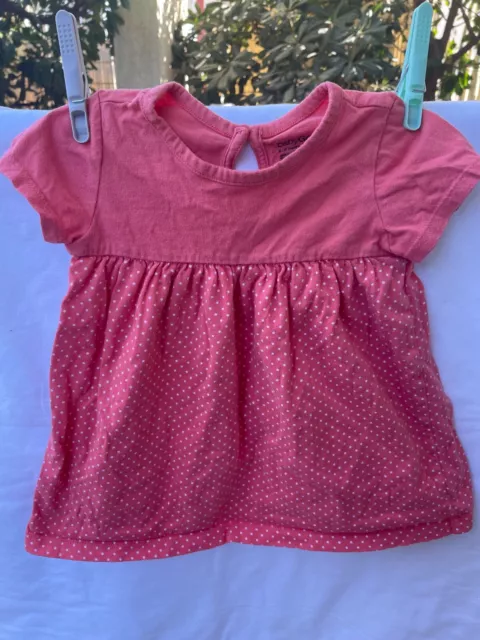 Lot de 2 vêtements 1 robe 6-12 mois et 1 pyjama 9 mois.