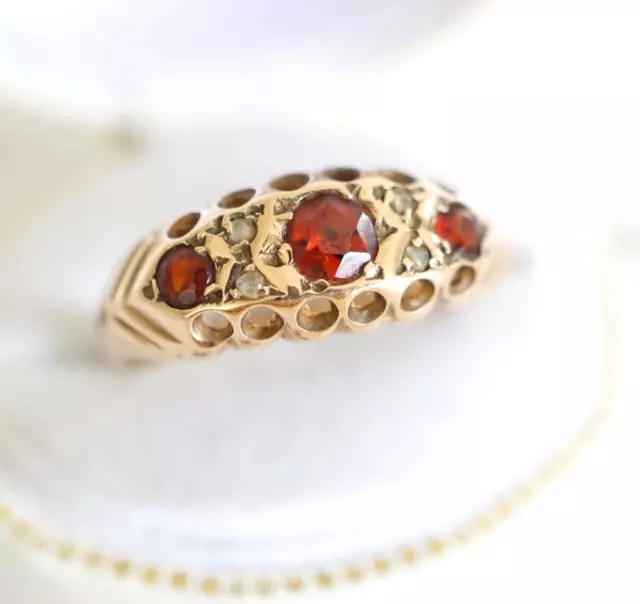 Antiker englischer Jugendstil Ring mit Granat + Diamanten aus 9ct Gelbgold B3505