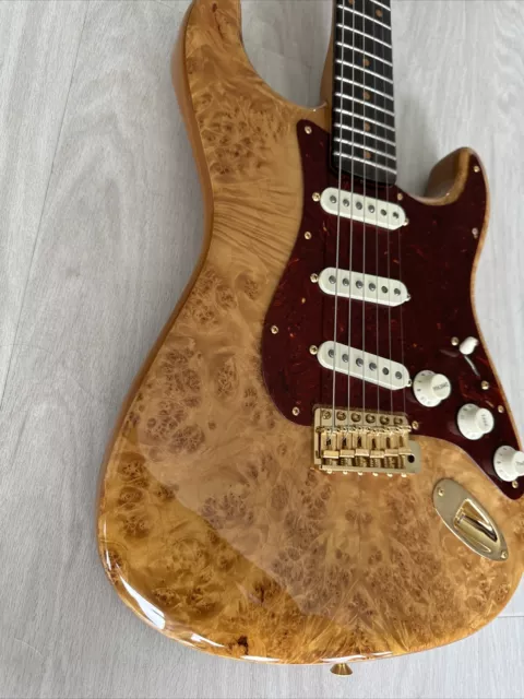 Fender Custom Shop Artisan Maple Burl Stratocaster 3