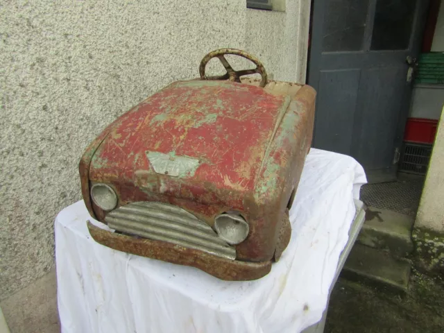 ancienne voiture à pedales  mfa jouet ancien