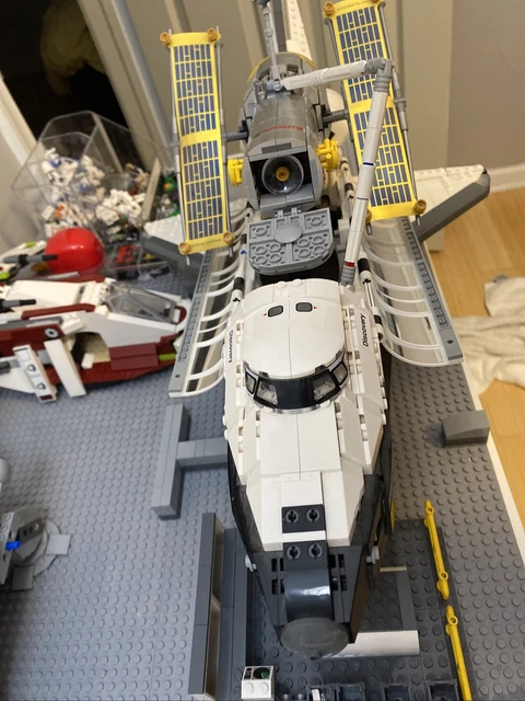 LEGO Icons: NASA Space Shuttle Discovery (10283) LEGO Icons: NASA Space Shuttle Discovery (10283)
