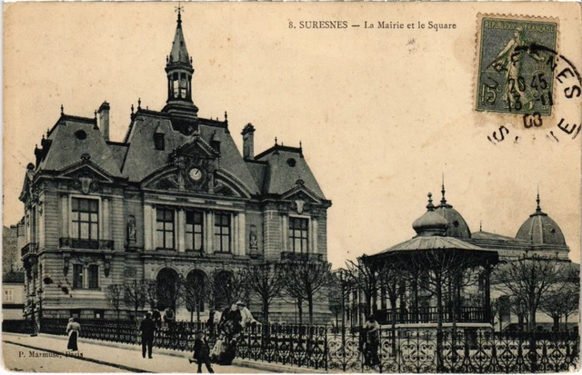 CPA Suresnes La Mairie et le Square (1312985)