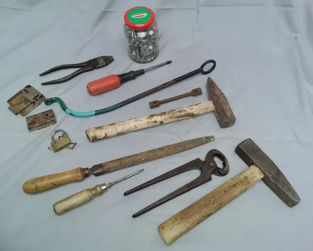 Konvolut altes Werkzeug Hammer,Schrauben,Zange verschiedene D 851