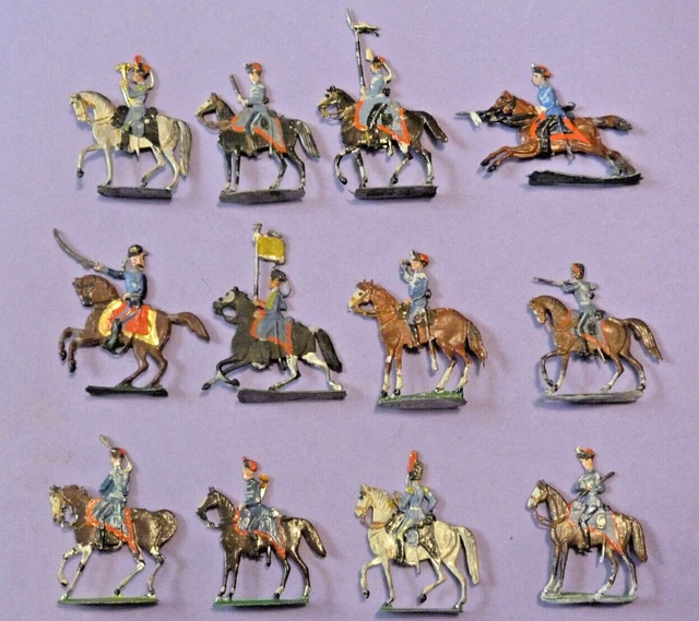 Plats d'étain - Zinnfiguren : 12 cavaliers français guerre de