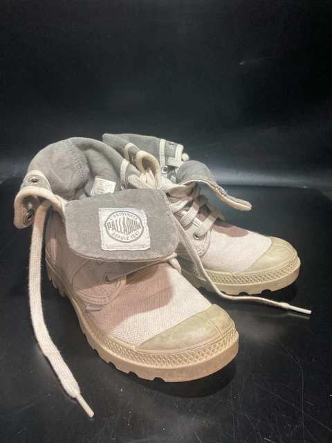 Chaussures grise montante de la marque palladium