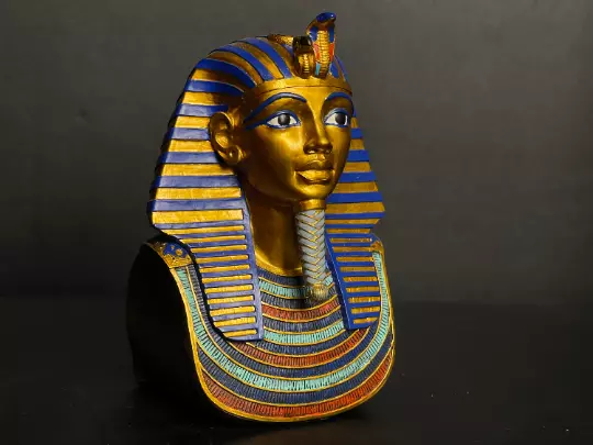 Marvelous Egyptian king Tutankhamun with the Cobra