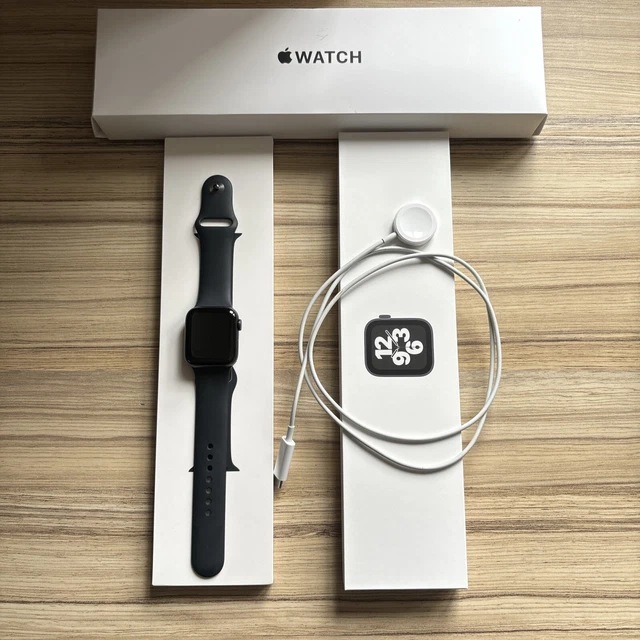 APPLE WATCH A2351 SE 32 GB GPS 40 mm nero mezzanotte Ottime