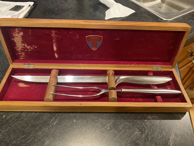 VINTAGE GERBER LEGENDARY BLADES CARVING SET + 8 STEAK KNIVES in WALNUT CASE