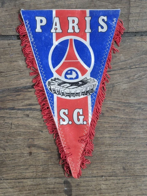 Grand Fanion PSG Années 90 – Palmares Paris Saint Germain – Pennant Football Vintage