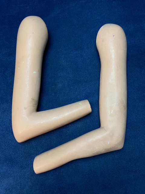 VTG Seated Female MANNEQUIN PAIR BENT ARMS Fiberglass fits most Decter, W/Vine