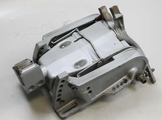 392518 389335 Johnson Evinrude 1976-88 Swivel Bracket & Steering Arm 85 88 + HP