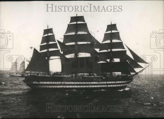 1958 Press Photo The Italian schoolship "Amerigo Vespucci" on high seas