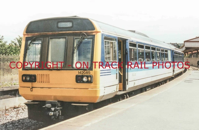 UK RAILWAY PHOTOGRAPH Of Class 142 Dmu 142085. Rmdmu2Nd-09 £1.70 ...