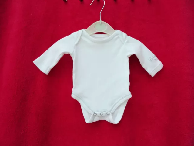 BABY WHITE TOP- ALL IN ONE-VEST  LONG SLEEVE  SIZE NEW BORN  4.5 kg or 10 lb VGC