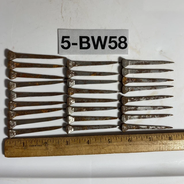 Lot Of 25 Vintage  2 1/2 inch Crown Logo Cut Nails 5-BW58