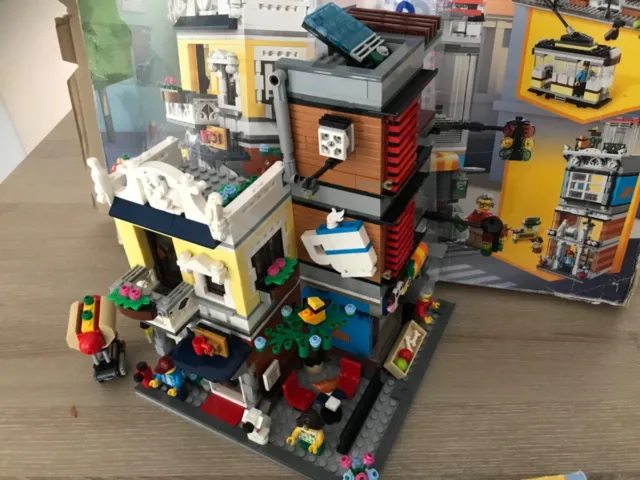 LEGO CREATOR 31097 Townhouse  Petshop and cafe