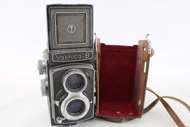 Yashica-B, CÁMARA DE DOBLE LENTE con lente Yashikor 80 mm y estuche FUNCIONANDO