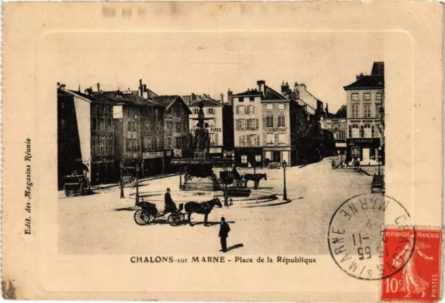 CPA CHALONS-sur-MARNE - Place de la Republique (742292)