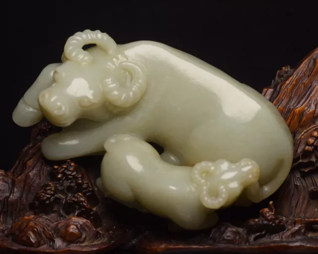 Chinese Exquisite Handmade Cattle Carving Hetian Jade Statue