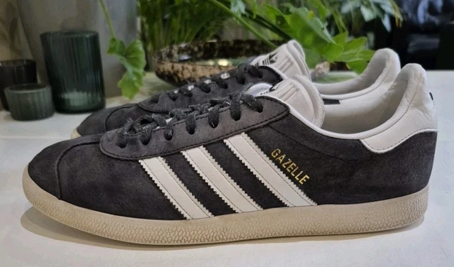 adidas gazelle silver green womens adidas Originals Gazelle trainers in Collegiate Navy