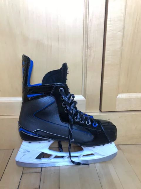 hockey skates. Patins. size 7. Nexus 2700 in good condition