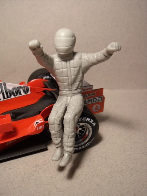 FIGURINE 1/18 MICHAEL SCHUMACHER VROOM NOT PEINT HOT WHEELS