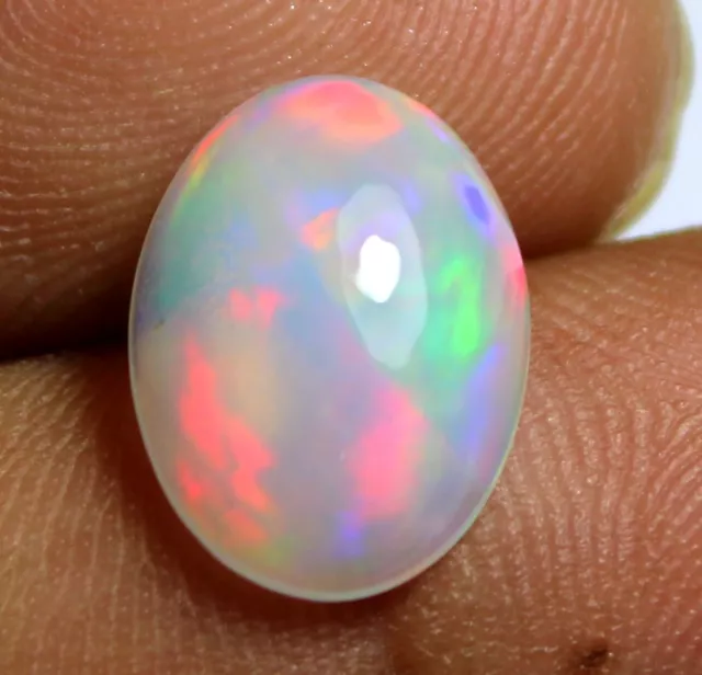 3.20 Karat Äthiopische Opal Cabochon Ovale Form Multi Rot Feuer Lose Edelstein