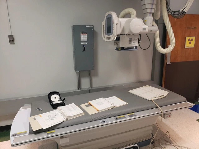 TOSHIBA RADREX-i DRAD - 3000E DIGITAL FLOURO ROOM SYSTEM