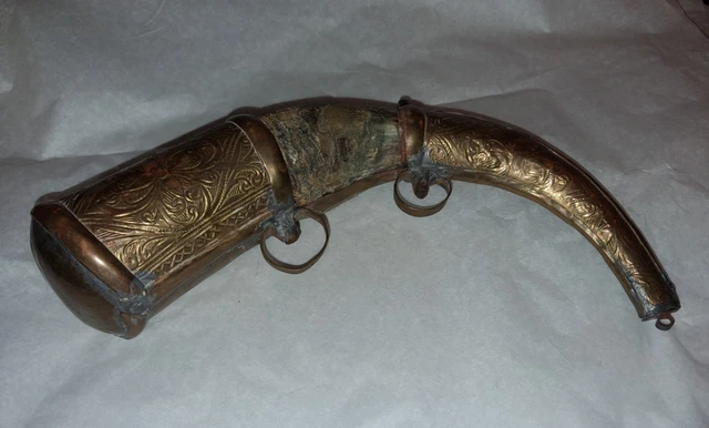 Poire à Poudre Militaire Ancienne En Corne Gravée - XVIIe-XVIIIe Siècle - Probablement Russe