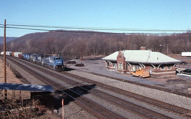 Conrail-PC-PRR Mifflin,PA Station wTrain Orig Kodachrome Slide H5