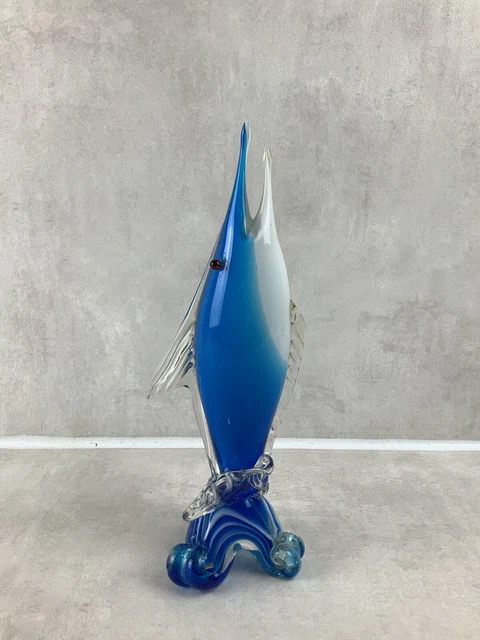 Superbe vase soliflore en forme de dauphin, espadon Murano ? en verre