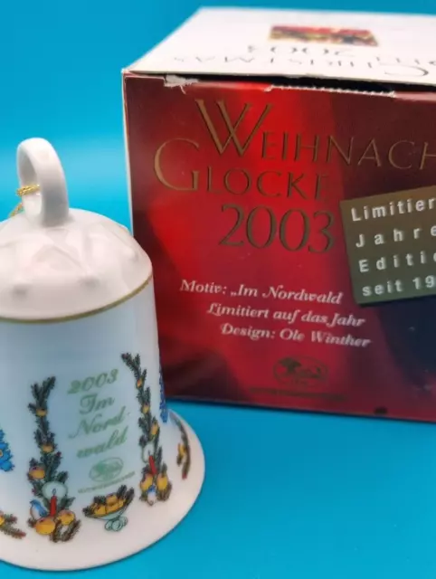 Hutschenreuther Weihnachtsglocke Glocke 2003 Ole Winther Motiv: Im Nordwald