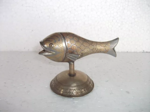 Vintage Messing Fisch Form Handgefertigter Inlay Gravierte Aschenbecher / Figur