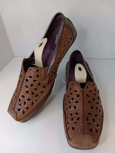 TAOS Leather Shoes Flats Size 8 EUR 39 Stamped Laser Cut Driving Moccasin