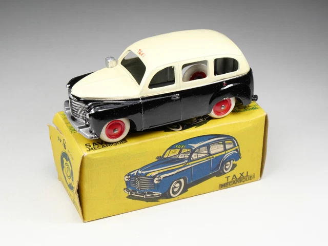 CIJ - 3/45 - Renault Prairie Taxi - En boite