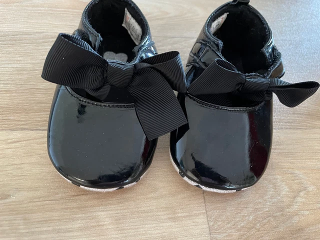 Scarpe slip on nere Matalan 12-18 mesi con fiocchi PRE-WALKERS