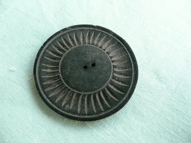bouton ancien de collection en bakélite art-déco